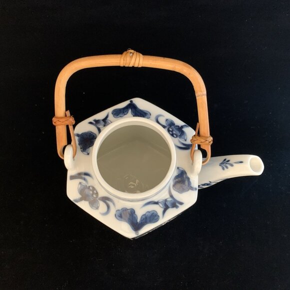 Blue White Oriental Hexagonal Lidded Teapot Bamboo Handle Butterflies Noritake - Picture 7 of 15